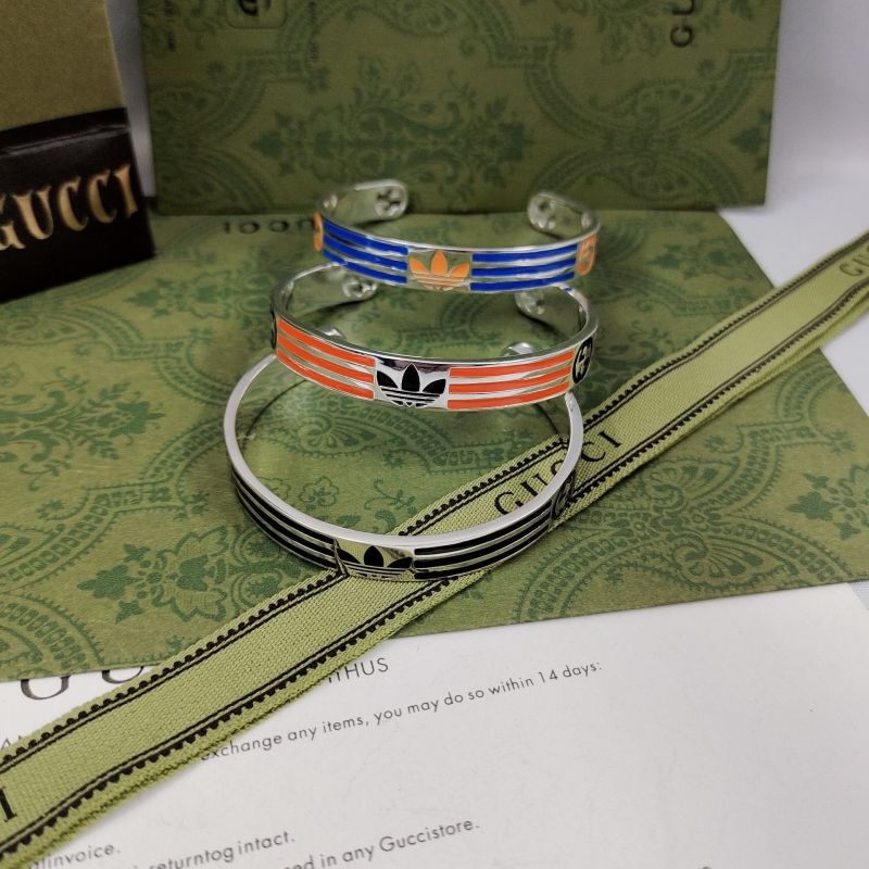 G*u*i bracelets